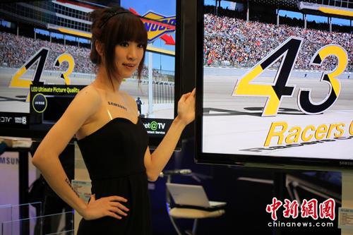 台北春季电脑展别有风情 美女演绎数字化生活