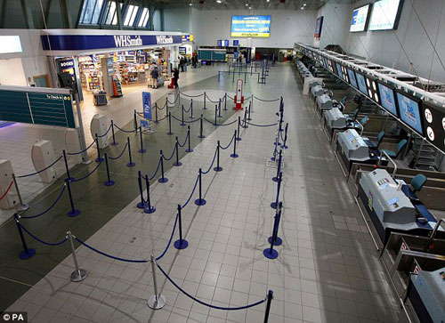 直击:英空管部门将英国机场关闭时间延长到17日