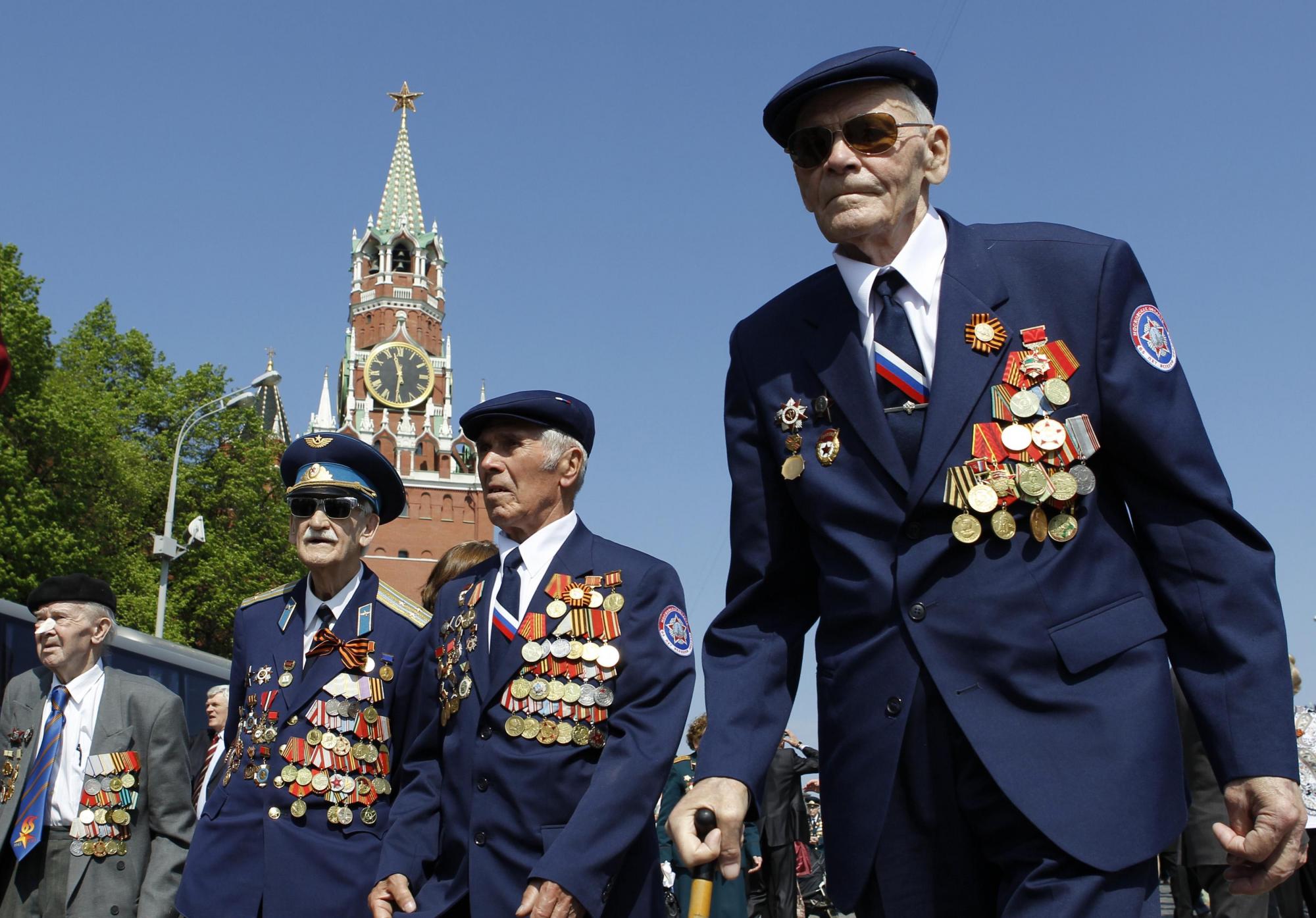 俄举行卫国战争65周年红场阅兵 前所未有精彩国际元素浓