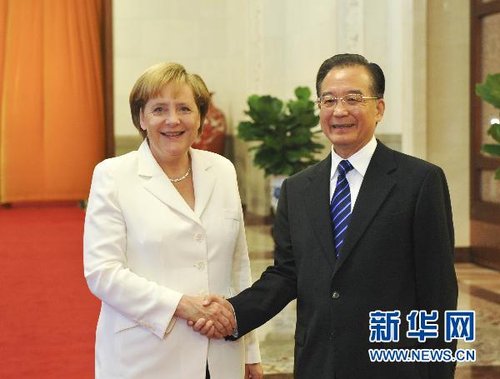 国务院总理温家宝同来访的德国总理默克尔举行会谈