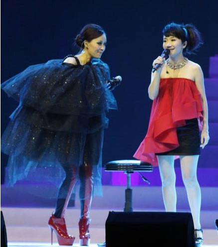 组图：那英首次在台开唱 歌声征服粉丝