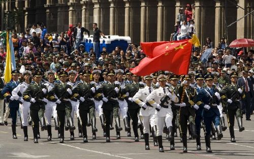 中国人民解放军仪仗方队亮相墨西哥阅兵式