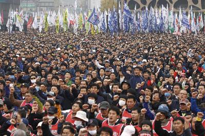 韩国数万人游行反对G20峰会 一名恐怖嫌疑人被捕