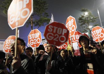 韩国数万人游行反对G20峰会 一名恐怖嫌疑人被捕