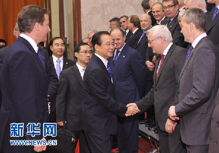 温家宝与英国首相卡梅伦举行会谈