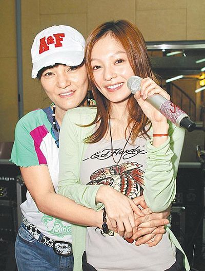 21位美女明星的极品漂亮妈妈