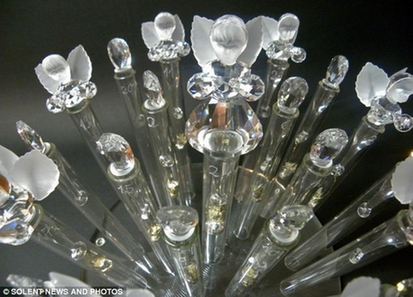 全球最贵“日历”亮相 81克拉钻石造就170万英镑天价