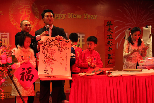 金童送福，史家传情 ----记“五洲同庆中国年暨二十国驻华使节新春晚会”