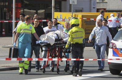 男子端机关枪血洗荷兰商场7死15伤 包括多名儿童