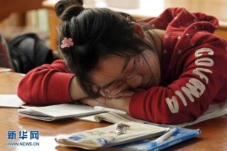 今年我国约有933万考生参加高考