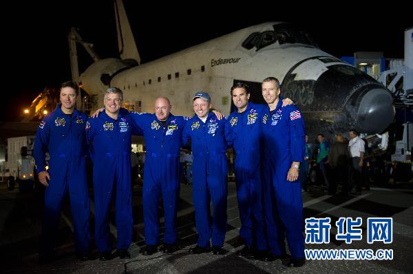 美航天局首次公布航天飞机与空间站对接照片和视频