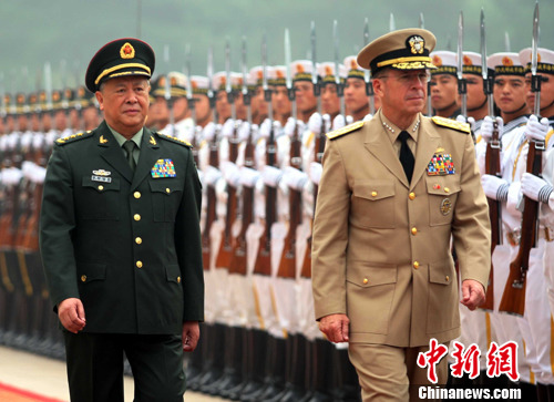 中美军方高层将领媒体见面会上各露锋芒