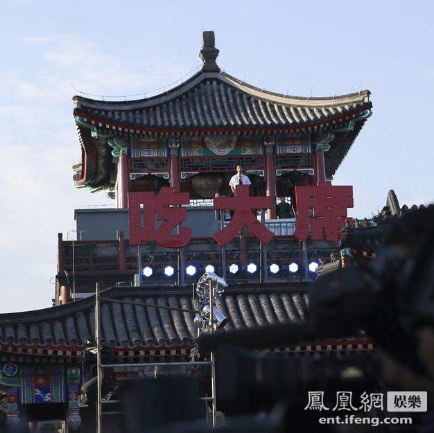 赵本山北京会馆开张 豪车接客五粮液随便喝