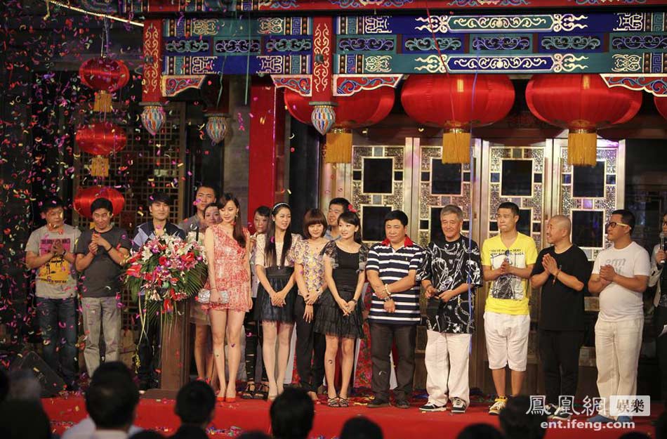 赵本山北京会馆开张 豪车接客五粮液随便喝