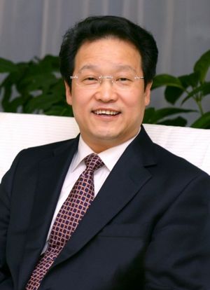 国务院任免国家工作人员 尚福林任银监会主席