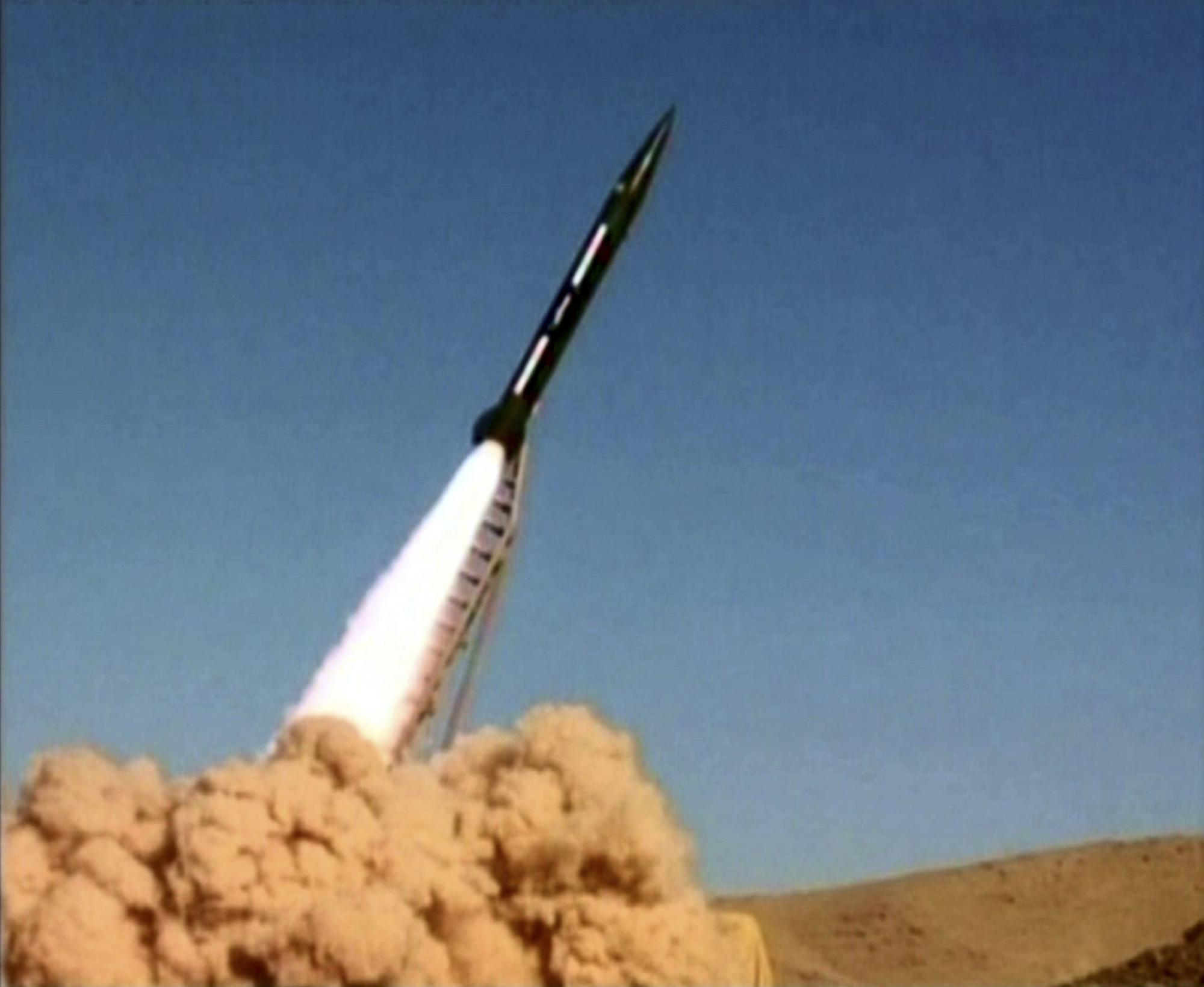 叙军方显实力搞导弹试射演习