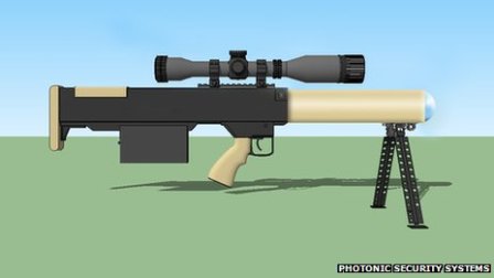 英国警方拟试用激光枪应对骚乱 可致人暂时失