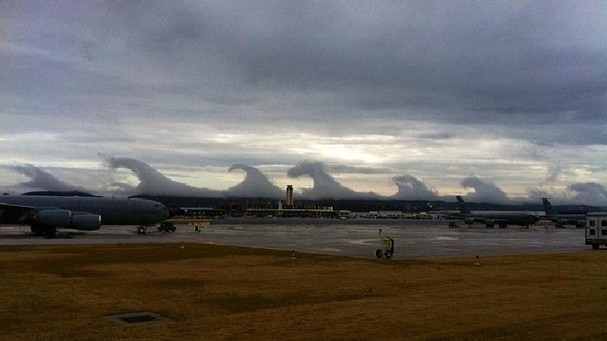 美国摄影师拍到海啸状云层 奇特壮观(图)