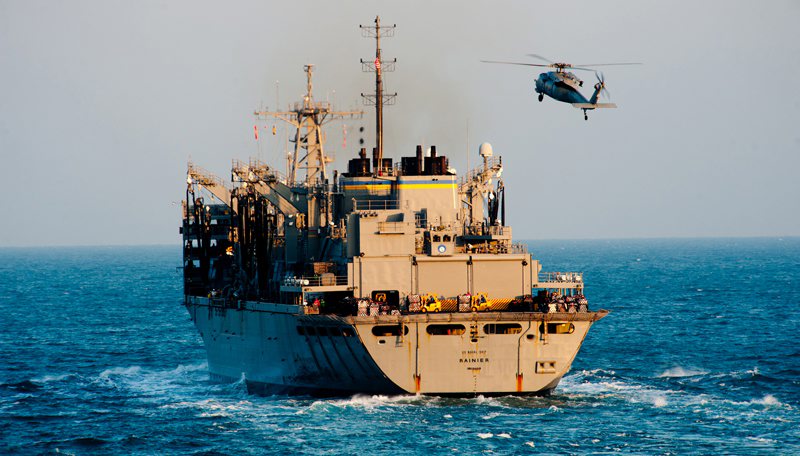 美国海军航母战斗群通过霍尔木兹海峡 - 中文国际