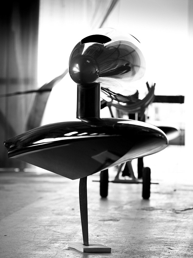 高速航行时像纸飞机!澳洲超级帆船欲破世界纪