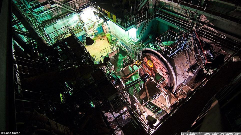 图:俄火箭制造基地无安保措施 女博主翻墙而入