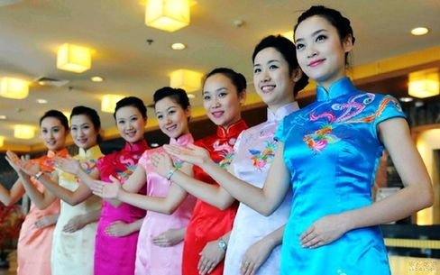 当各地空姐遇到旗袍 谁最美？