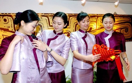 当各地空姐遇到旗袍 谁最美？