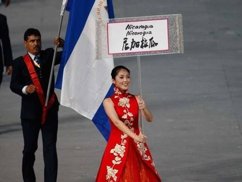 当各地空姐遇到旗袍 谁最美？