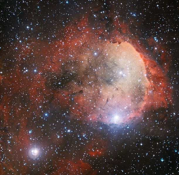 外太空现“人脸”星云 轮廓清晰可见(图)