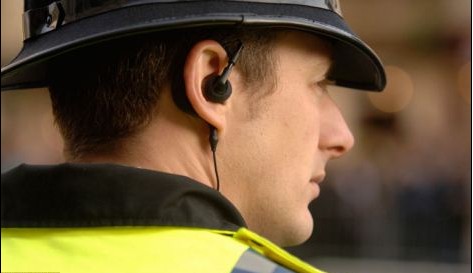 英国警方出闹剧 将便衣警察误做嫌疑人令其追踪自己