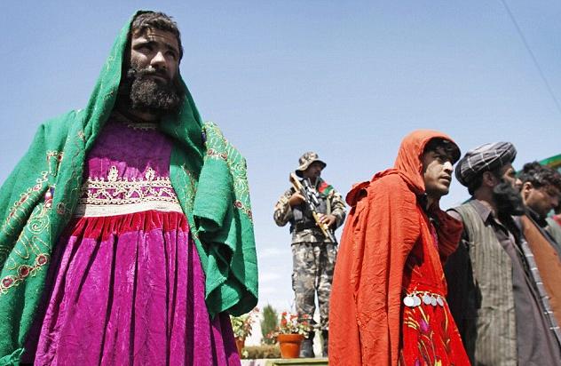 塔利班男扮女装企图潜入美军基地 美国人在阿没安全感