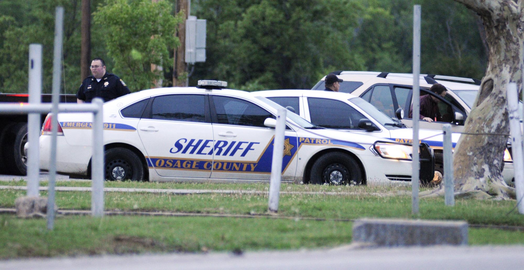 美连环枪击案5名黑人死伤白人嫌犯遭通缉 或涉种族仇杀 - 中文国际