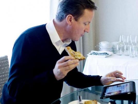 苹果迷卡梅伦对iPad爱不释手 用定制软件管