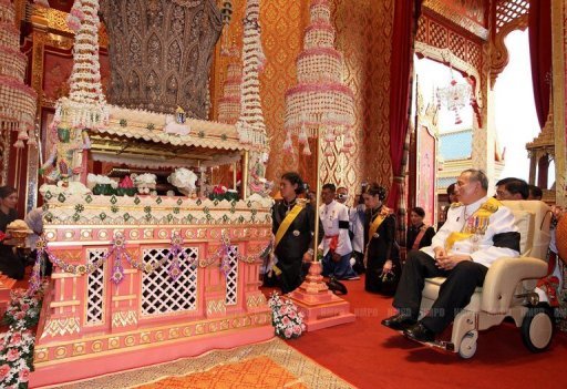 泰国国王普密蓬阿杜德离开医院