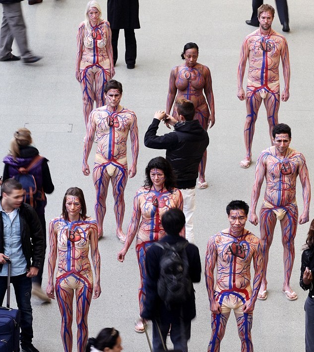 伦敦火车站裸体秀身画血管图号召奥运前积极