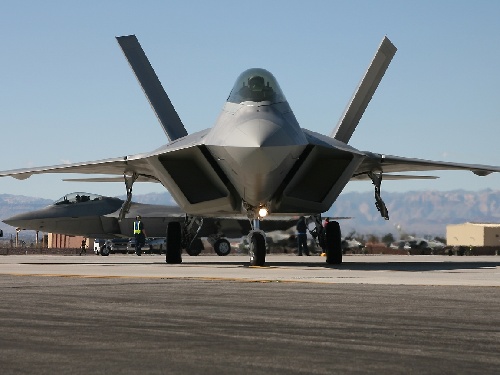 美国限飞全球最贵战机f-22猛禽 缺氧问题仍未