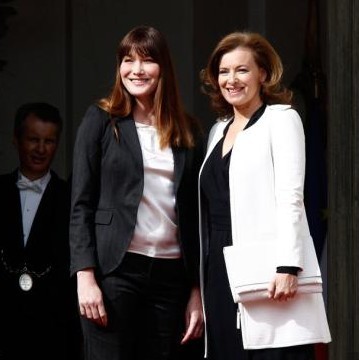 奥朗德首次主持内阁会议降薪30%