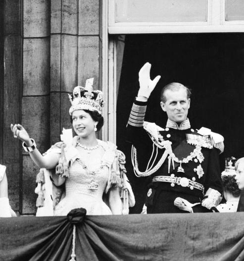 伊丽莎白二世与菲利普亲王跨越70年的爱情传奇(组图)