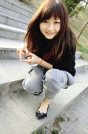 一天赚10万 最牛实习妹成网络红人