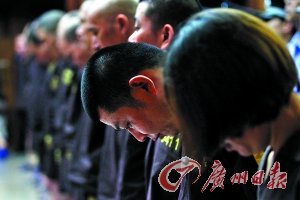黑老大获刑十年半 300页判决书念了一个半小时