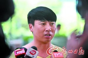 黑老大获刑十年半 300页判决书念了一个半小时