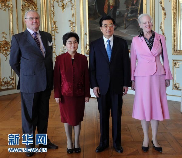胡锦涛会见丹麦女王玛格丽特二世和亨里克亲王<BR>