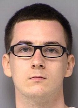 娃娃脸恶魔!英25岁恋童癖装成高中生行骗