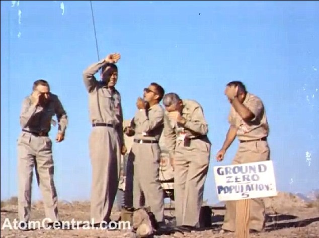 美国公布冷战时期珍贵录像 5名军官自愿在原子弹下看爆炸