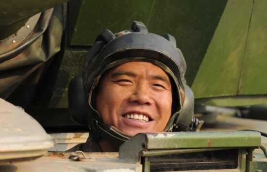 揭秘“铁甲兵王”贾元友从草根到炮王的成长之路
