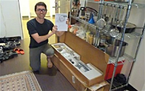 美国男子网购电视却收到步枪 枪支管理令人担忧