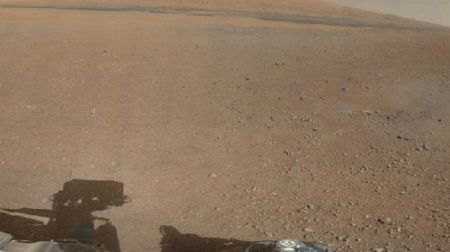 好奇号传回全景高清图照 火星表面似沙漠