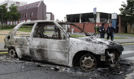 法国亚眠青年骚乱进入第二天 16名警员被打伤