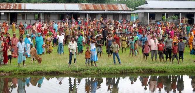 印度种族冲突致近80人死、40万人成难民 移民问题或是主因