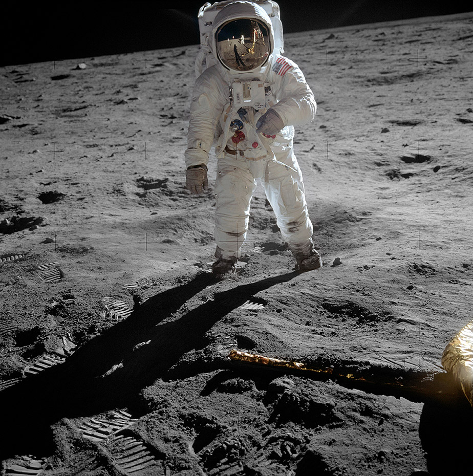 首位登月宇航员阿姆斯特朗逝世